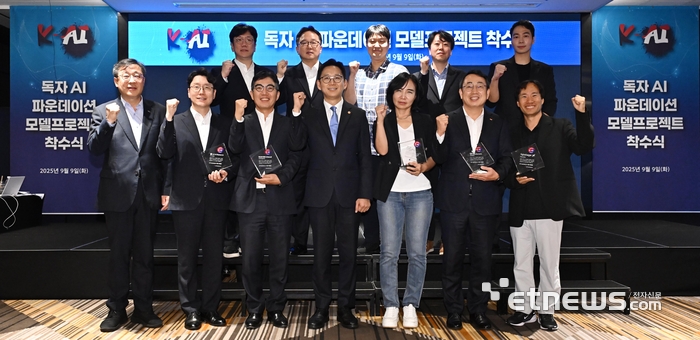 [포토] 독자 AI 파운데이션 모델 '화이팅'