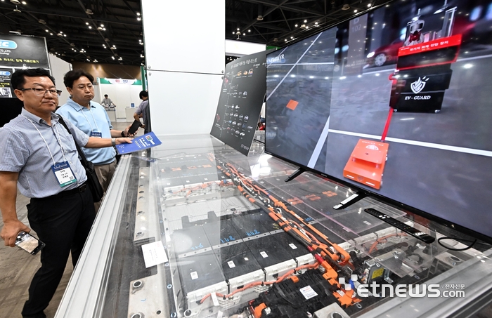 [포토] K배터리쇼, 전기차 화재 진압장치 '이브이가드'