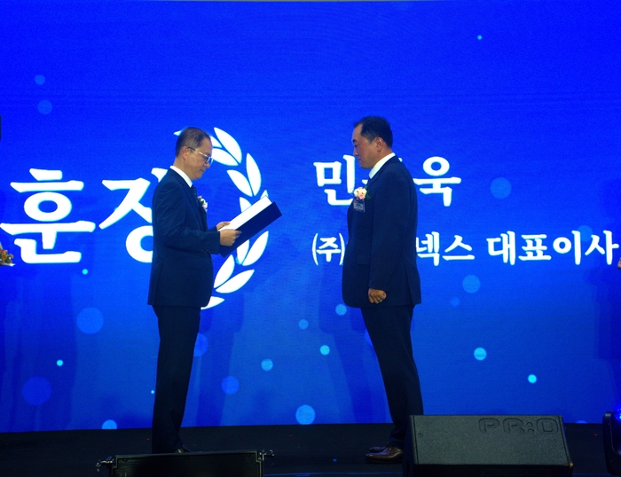 엠씨넥스 민동욱 대표, '산업단지의 날' 동탑산업훈장 수훈