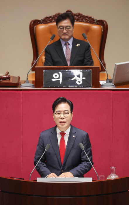 교섭단체 대표 연설하는 송언석 원내대표     (서울=연합뉴스) 김주성 기자 = 국민의힘 송언석 원내대표가 10일 서울 여의도 국회에서 열린 본회의에서 교섭단체 대표 연설을 하고 있다. 2025.9.10     utzza@yna.co.kr (끝)