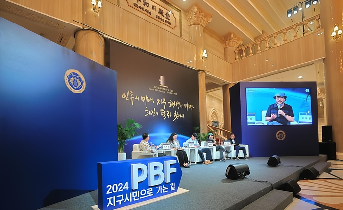 학교법인 경희학원이 '혼돈의 순간, 행성 의식과 미래 정치'를 주제로 제44회 유엔 세계평화의 날 기념 국제회의 Peace BAR Festival을 개최한다. 사진은 지난해 개최됐던 제43회 유엔 세계평화의 날 기념 국제회의 Peace BAR Festival 2024 콜로키엄에서 발언 중인 패널들의 모습.(사진=경희대)