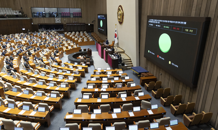 순직 해병 특검법 개정안에 대한 수정안 국회 통과     (서울=연합뉴스) 황광모 기자 = 11일 국회 본회의에서 상정된 '더센 특검법(3대 특검법 개정안)' 중 순직 해병 특검법 개정안에 대한 수정안이 통과되고 있다. 2025.9.11     hkmpooh@yna.co.kr (끝)