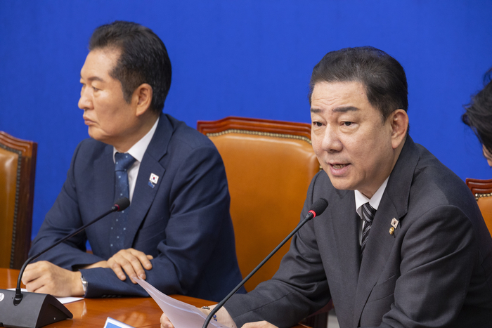 김병기, 민주당 최고위원회의에서 발언     (서울=연합뉴스) 황광모 기자 = 더불어민주당 김병기 원내대표가 12일 국회에서 열린 최고위원회의에서 발언하고 있다. 2025.9.12     hkmpooh@yna.co.kr (끝)