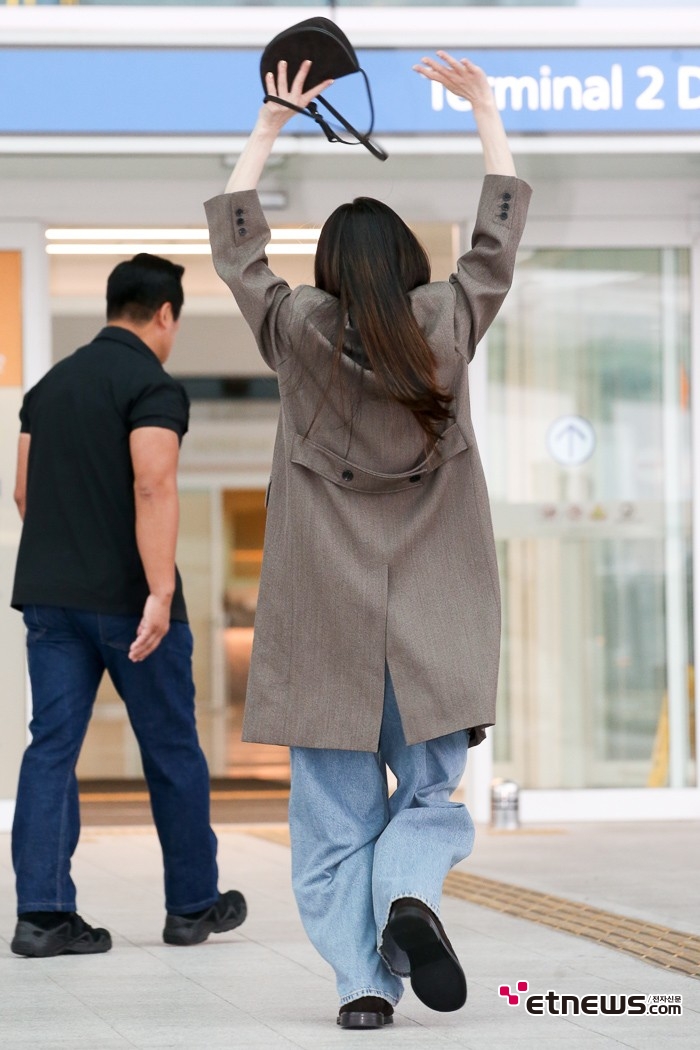 [ET포토] 고현정, '노룩 인사~'