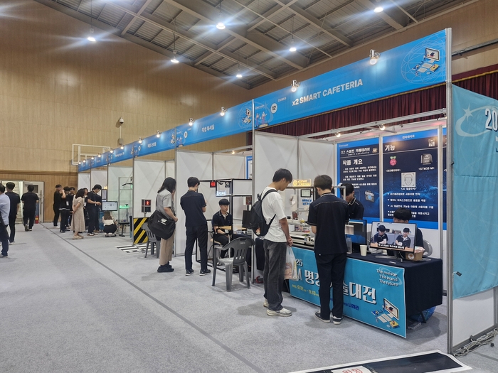 24개의 부스에서 학생들이 만든 제품을 시연했다. (사진=권미현 기자)