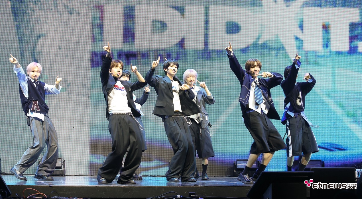 [ET포토] 아이딧, '행복한 데뷔 쇼케이스 무대'