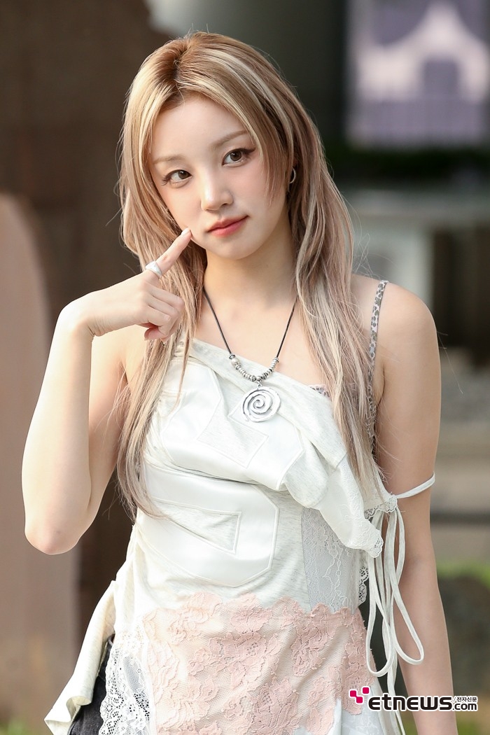 [ET포토] 아이들 우기, '시크한 볼터치'