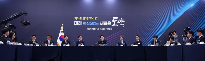 李 대통령, 규제·형벌 제도 개선 전면전…AI·자율주행 등 첨단산업 대못 제거
