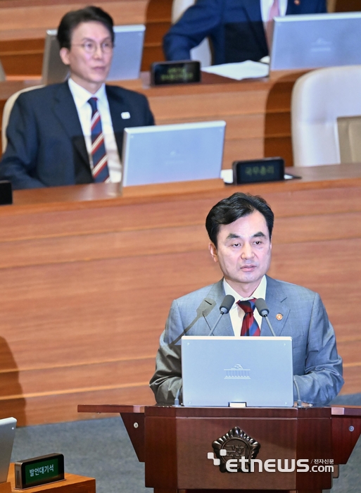 [포토] 대정부질문 답변하는 안규백 국방장관