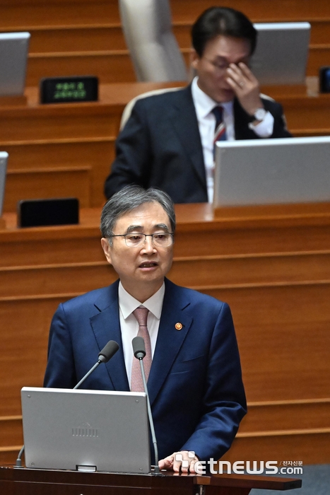 [포토] 대정부질문 답변하는 조현 장관