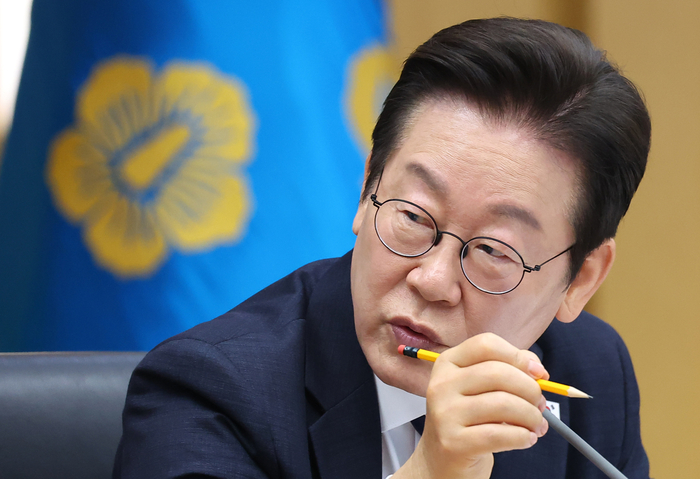李 대통령 “주민 참여 태양광 사업 대폭 확대...기업, 청년 고용 힘써달라”
