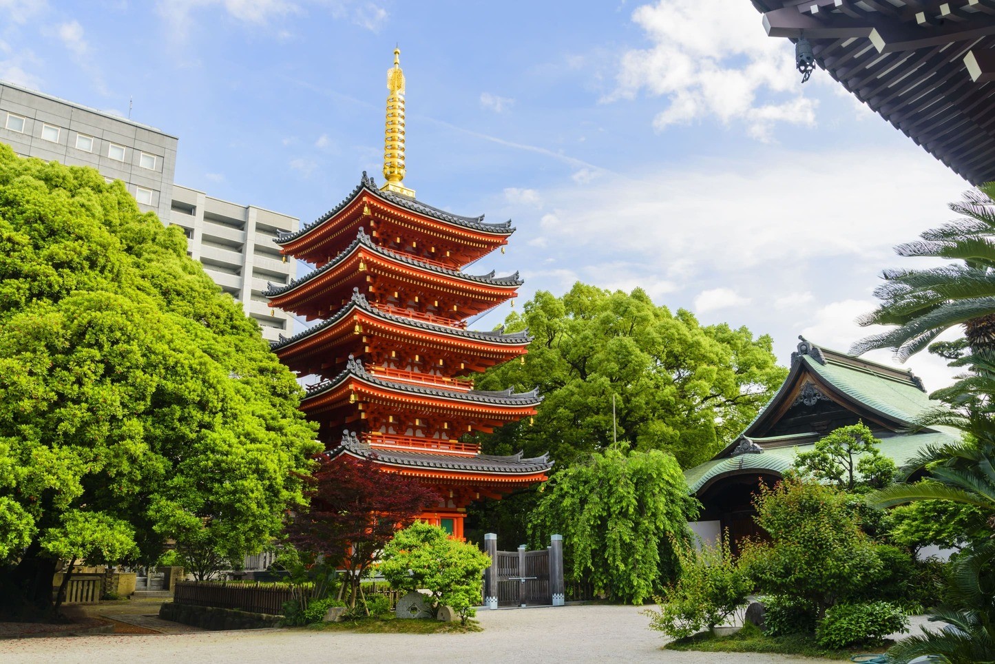 사진= 쇼핑몰과 자연형 휴식처를 함께 즐길 수 있는 일본 후쿠오카/출처-클립아트코리아