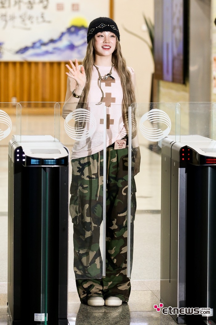 [ET포토] 아이들 우기, '비니에 밀리터리 팬츠~힙합필'