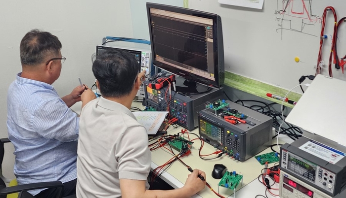 슈프리스 연구개발 현장 모습