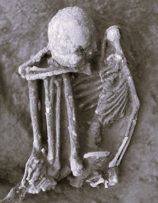 중국 남부에서 발견된 훈증 처리로 만들어진 미라. 중년 여성으로 추정된다. 사진=샤오춘 헝