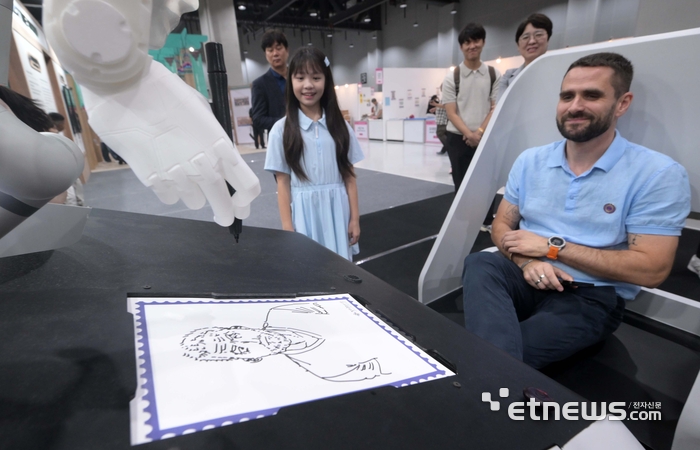 [포토] 우표속에 그려지는 캐리커쳐