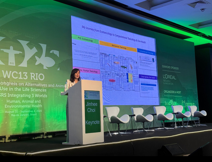 서울시립대 환경공학부 최진희 교수가 8월 31일부터 4일까지 브라질 리우데자네이루에서 열린 '제13차 세계동물대체시험법학회'에서 초청 기조강연을 진행했다.(사진=서울시립대)