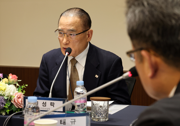 발언하는 위성락 국가안보실장     (서울=연합뉴스) 서명곤 기자 = 위성락 국가안보실장이 17일 서울 중구 한국프레스센터에서 한국신문방송편집인협회 주최로 열린 초청 간담회에서 발언을 하고 있다. 2025.9.17     seephoto@yna.co.kr (끝)