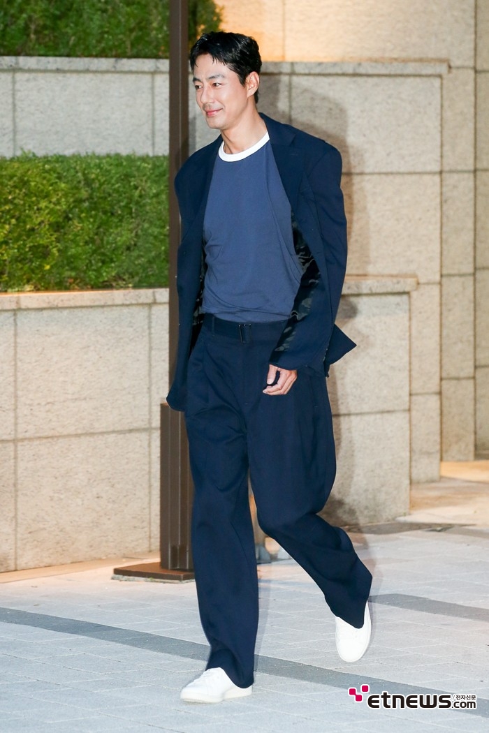 [ET포토] 조인성, '거리에서 빛나는 멋짐'