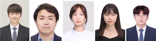 (왼쪽부터) 고려대 화공생명공학과 유승호 교수(교신저자), 중앙대 에너지시스템공학부 문장혁 교수(교신저자), 고려대 최윤정 석박통합과정(제1저자), 고려대 배지윤 석박통합과정(제1저자), 중앙대 박성수 박사과정(제1저자) (사진=고려대)