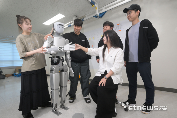 [포토] 한국형 휴머노이드 개발 매진하는 로브로스