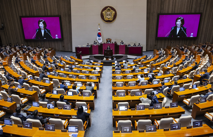 국민의힘 나경원 의원이 18일 국회 본회의에서 교육·사회·문화 분야 대정부질문을 하고 있다. 연합뉴스