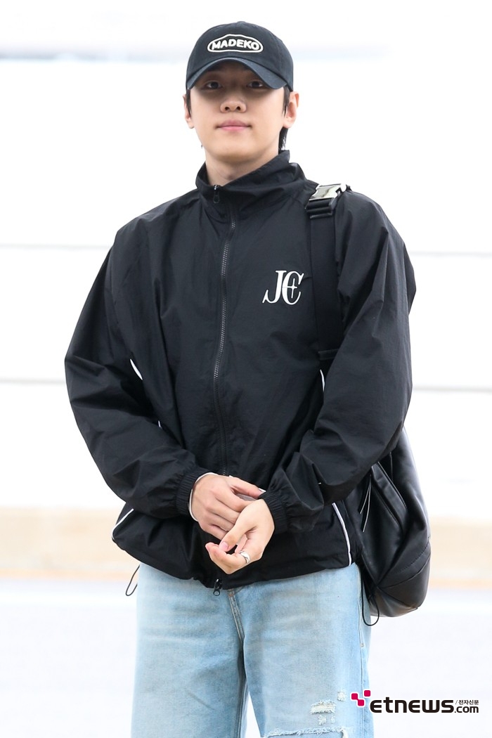 [ET포토] 재찬, '자신의 이니셜 새긴 상의'