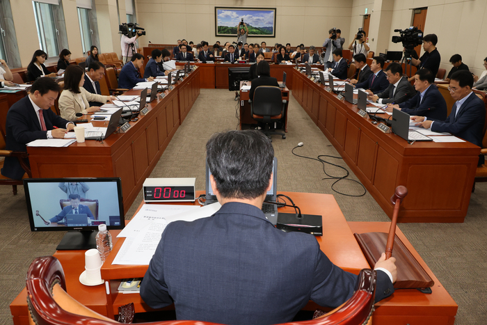에너지 이관된 국회 환노위…추석 연휴에도 국감 준비에 '동분서주'