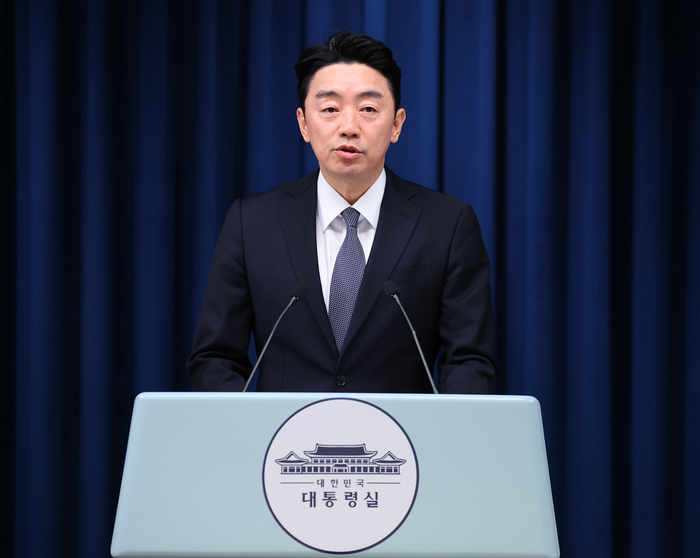 청년 주간 행사 관련 브리핑하는 강훈식 비서실장 (서울=연합뉴스) 김도훈 기자 = 강훈식 대통령 비서실장이 19일 용산 대통령실에서 청년의 날을 맞아 진행했던 청년 주간 행사 관련 브리핑을 하고 있다. 2025.9.19 superdoo82@yna.co.kr (끝)