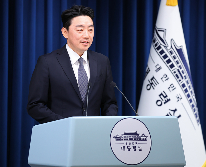 청년 주간 행사 관련 브리핑하는 강훈식 비서실장     (서울=연합뉴스) 김도훈 기자 = 강훈식 대통령 비서실장이 19일 용산 대통령실에서 청년의 날을 맞아 진행했던 청년 주간 행사 관련 브리핑을 하고 있다. 2025.9.19     superdoo82@yna.co.kr (끝)