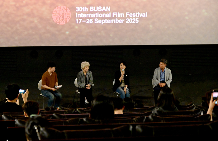 [포토] 제30회 부산국제영화제 와이드 앵글 다큐멘터리 쇼케이스 부문 초청작 “빨간나라를 보았니”