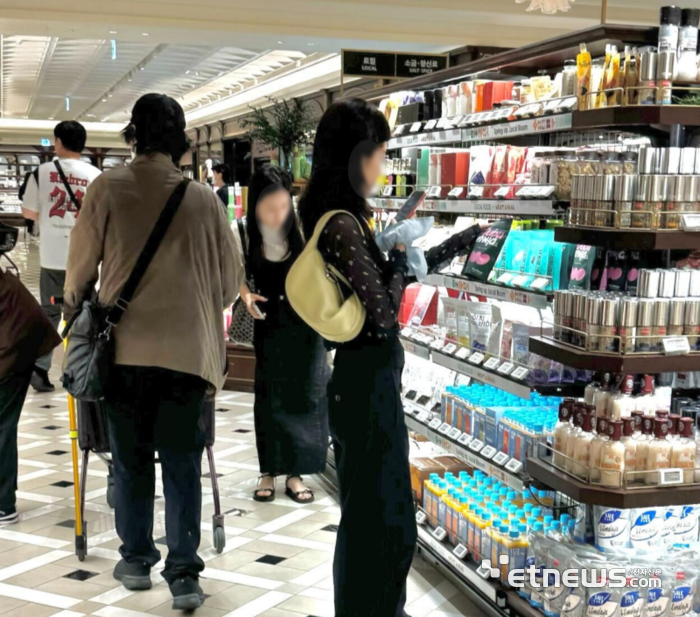 식후경이 신세계백화점 본점·강남점 식품관에 입점했다.