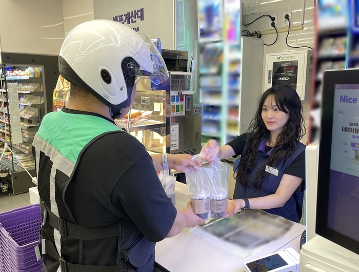 CU는 '겟(get) 커피 배달 서비스'를 본격적으로 시작한다.