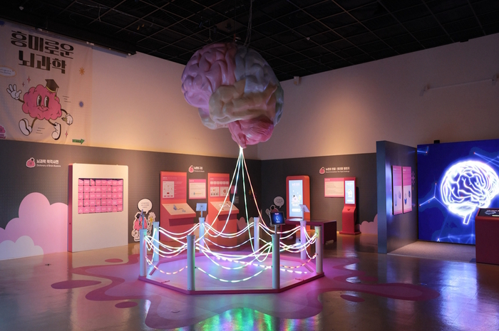 '골때리는 뇌과학' 공동특별전 흥미로운 뇌광학 부스