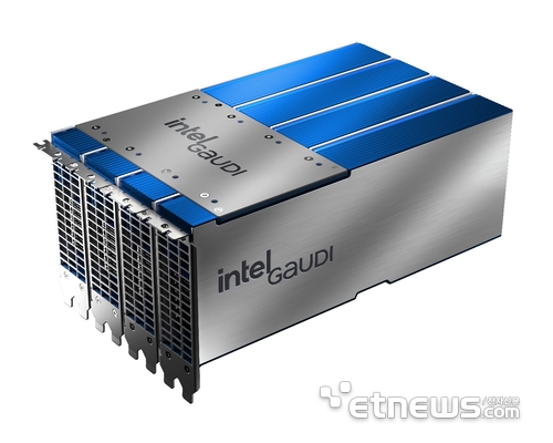 인텔 가우디3 PCIe 가속기.