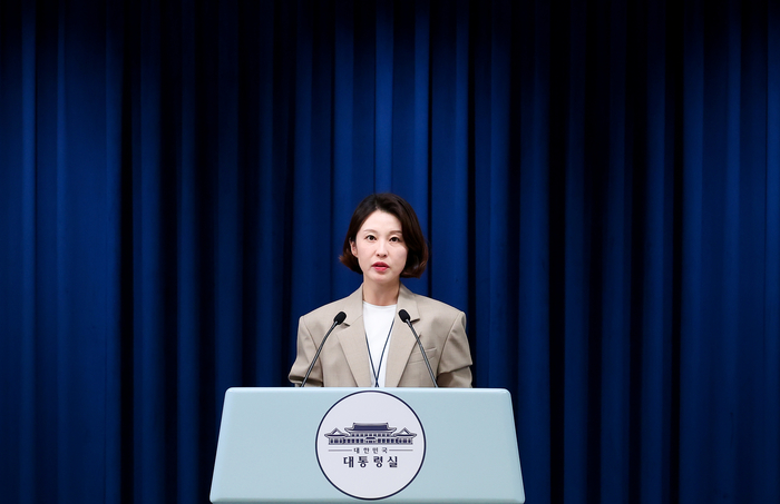 비서실장 주재 수석보좌관회의 브리핑 (서울=연합뉴스) 김도훈 기자 = 안귀령 대통령실 부대변인이 22일 용산 대통령실에서 이날 열린 비서실장 주재 수석보좌관회의 브리핑을 하고 있다. 2025.9.22 superdoo82@yna.co.kr (끝)