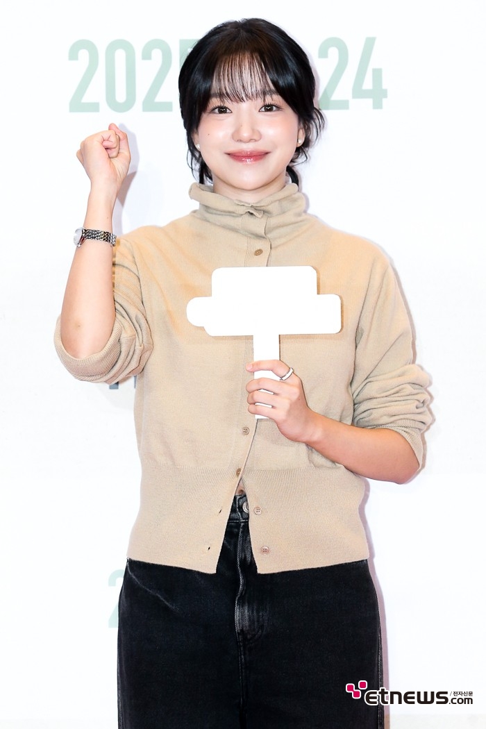 [ET포토] 조유리, '상큼하게 화이팅'