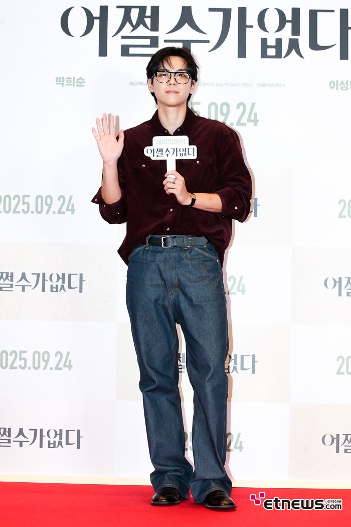 [ET포토] 김도훈, '셔츠에 청바지면 충분'