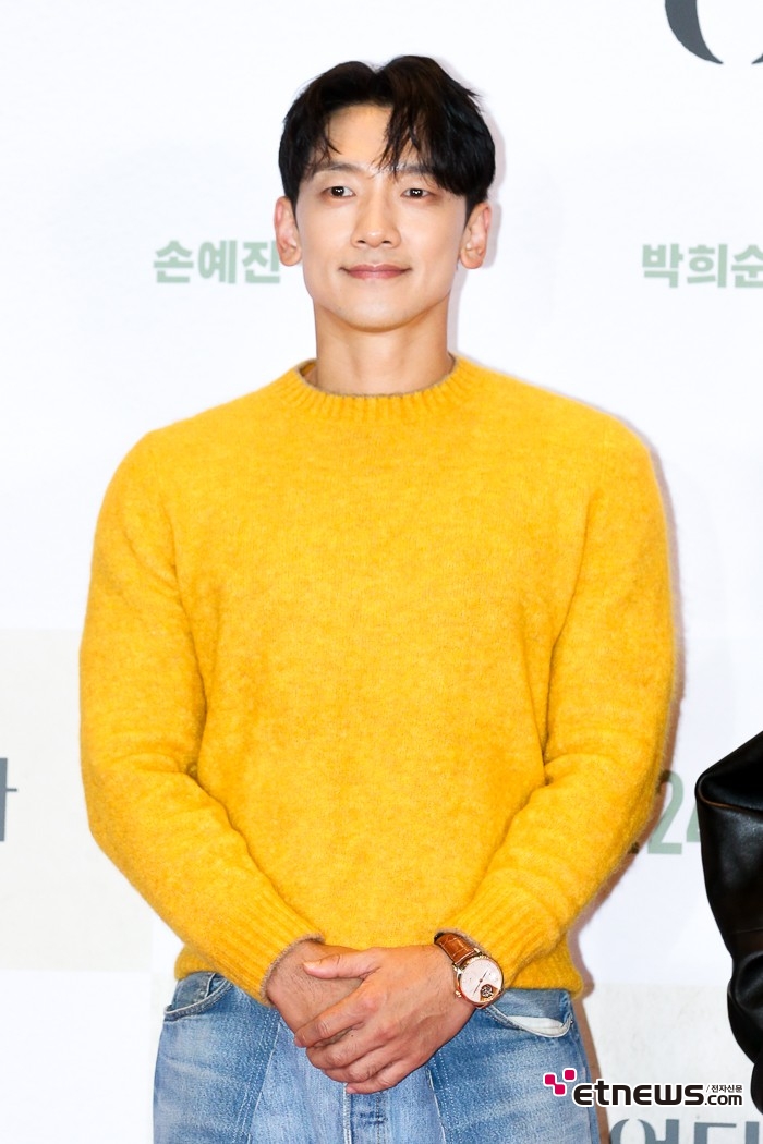 [ET포토] 정지훈, '노랑색 니트가 어울리네'