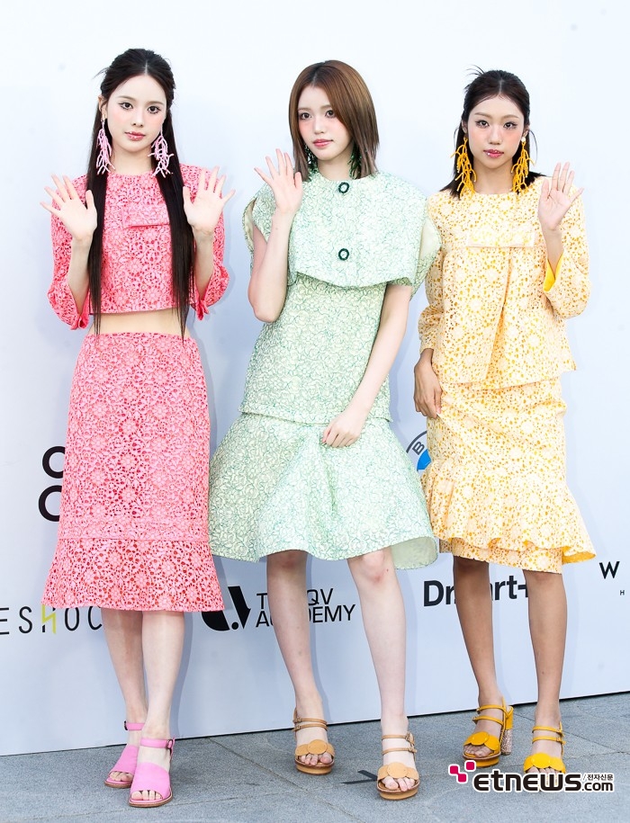 [ET포토] 이즈나 방지민-최정은-정세비, '생애 첫 런웨이 도전'