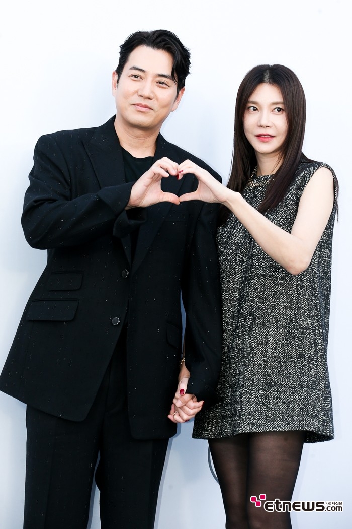 [ET포토] 주상욱-차예련, '행복을 담은 부부 하트'