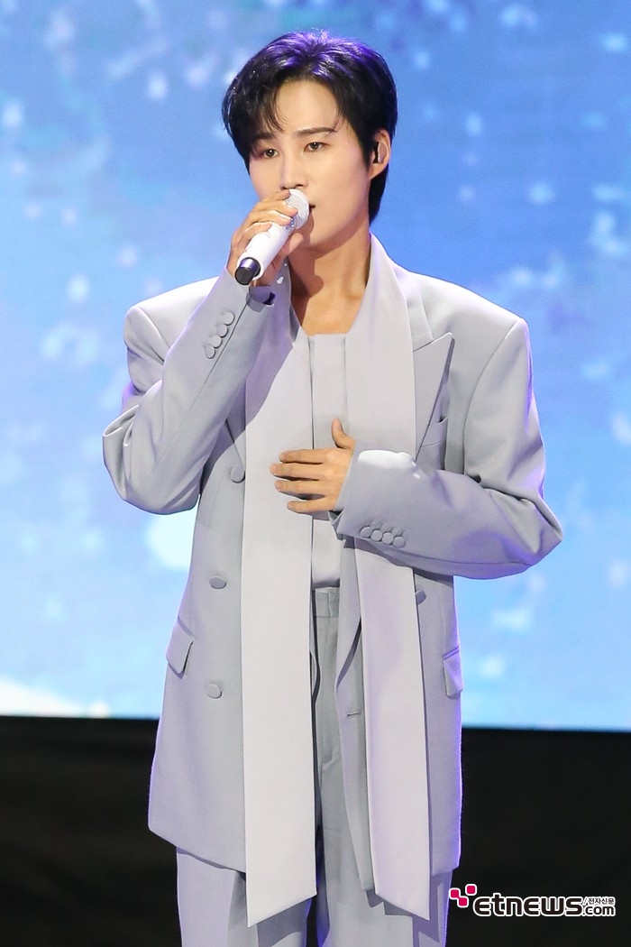 [ET포토] 김희재, '발라드로 돌아왔어요~"