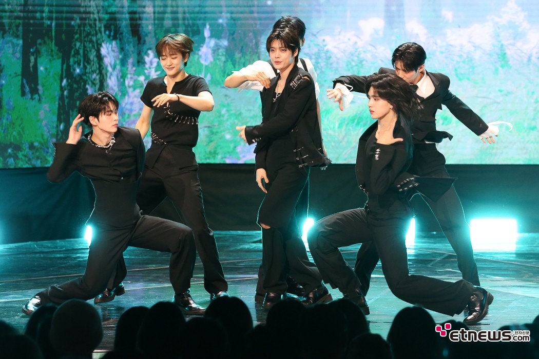 [ET포토] 루네이트, '아트같은 퍼포먼스'