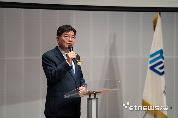 김용진 GH 제13대 사장이 22일 공식 취임하고 인사말을 하고 있다.