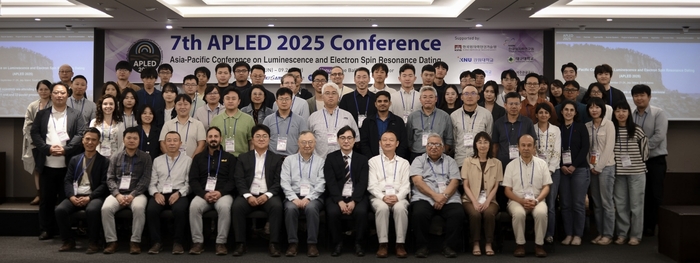 '제7차 아시아·태평양 OSLESR 연대측정 국제학술대회(APLED 2025)' 단체사진