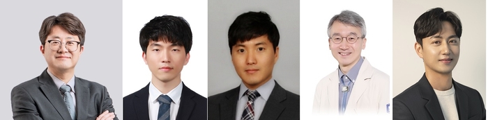 왼쪽부터 김철홍 포스텍 교수, 통합과정 안준호 씨, 이재경 가톨릭대 교수, 임동준 가톨릭대 교수, 박별리 성균관대 교수