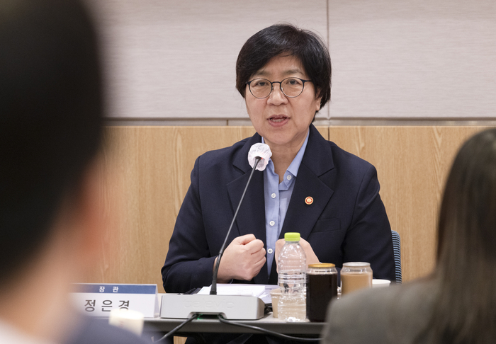 취임 100일 정은경 장관, 의정갈등 넘어 지역·필수·공공의료 강화 속도
