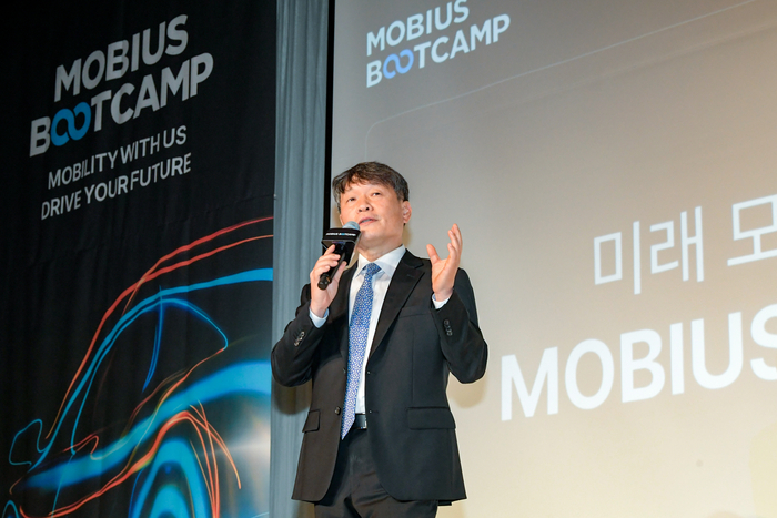 이규석 현대모비스 사장이 22일 '모비우스 부트캠프 1기' 발대식에서 인사말을 하고 있다.