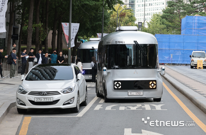 ['제조AX(M.AX)' 골든타임을 잡아라]〈6〉2030 완전 자율주행차…AI 풀스택 '기술 자립' 시동