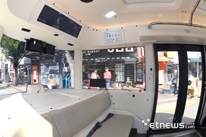 [포토] 청계천에서 시범운행하는 자율주행셔틀